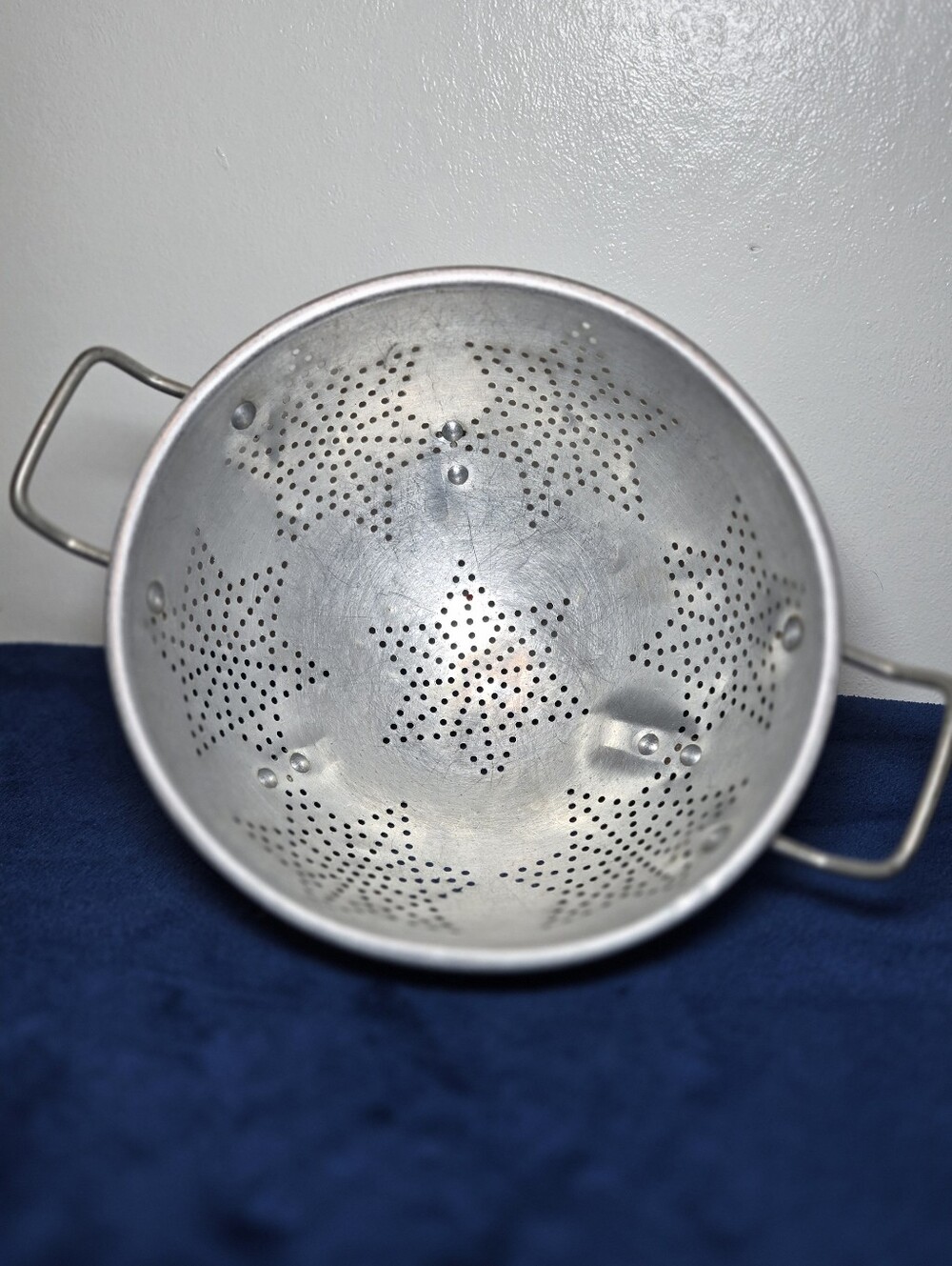 VINTAGE 7 STAR 3 FOOTED ALUMINUM COLANDER RUSTIC COUNTRY GRANDMA COTTAGE